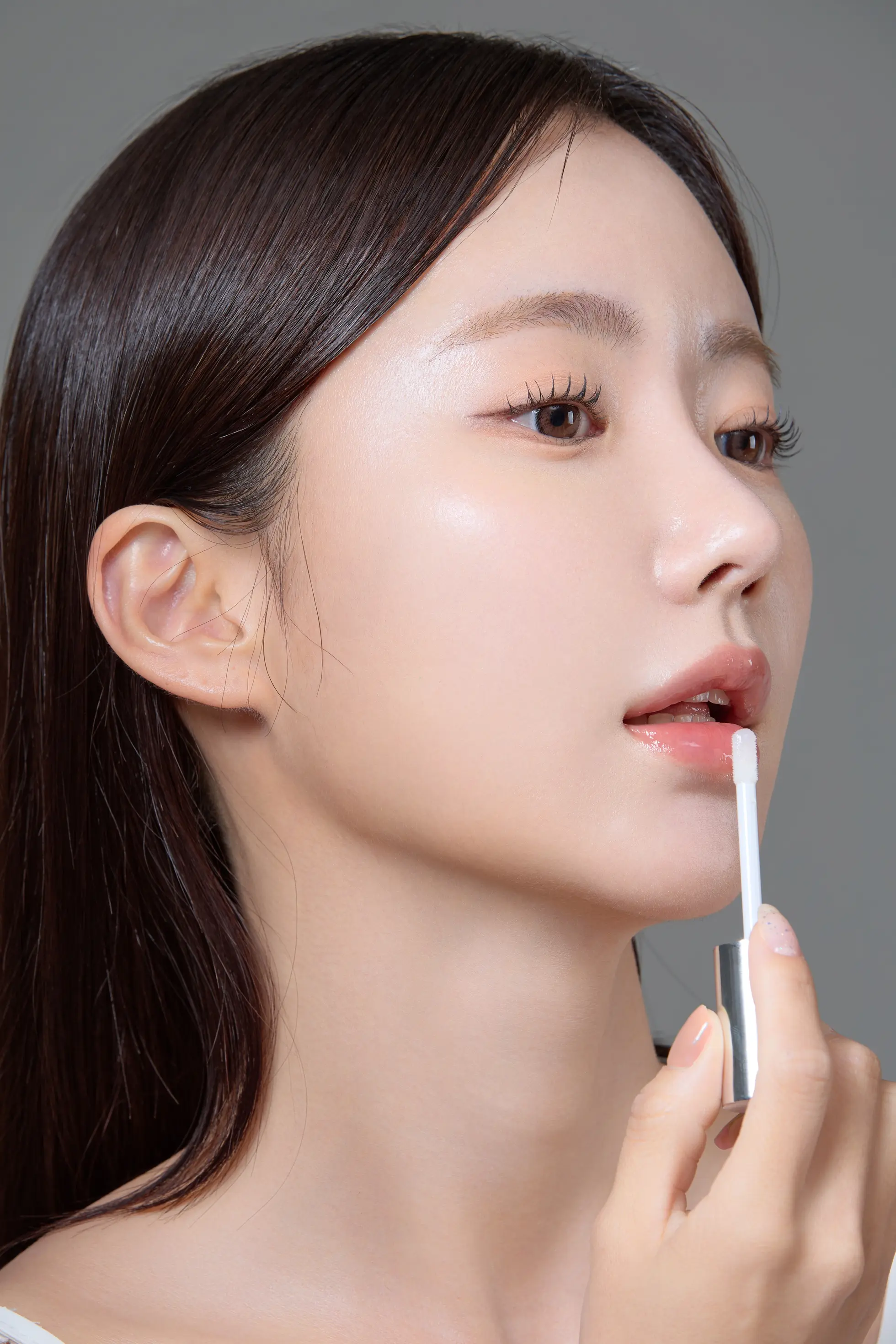 Dr.HEDISON Melting Lip Oil na ustach – efekt nawilżenia i połysku